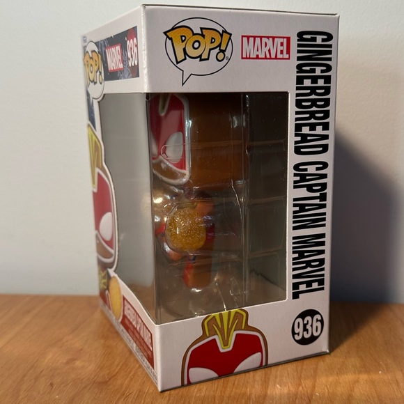 Funko Pop Marvel Gingerbread Captain Marvel - Picture 2 of 4